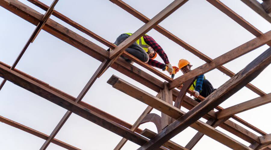 Professional gutter cleaning services in Fluvanna, TX